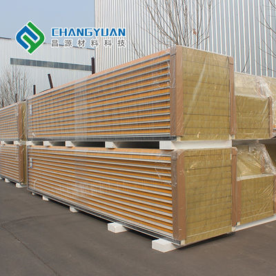 Panneaux de mur isolés par polyuréthane ignifuge du panneau de mur de sandwich à unité centrale 50mm