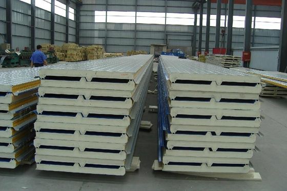 Panneaux de toiture en PU pour une excellente isolation thermique et une protection imperméable