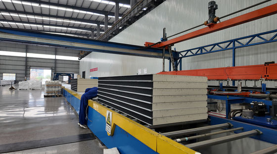 Panneau sandwich PIR personnalisable pour les chambres froides avec résistance à l'humidité et isolation acoustique et réfrigération panneaux de chambre froide et panneau sandwich PU