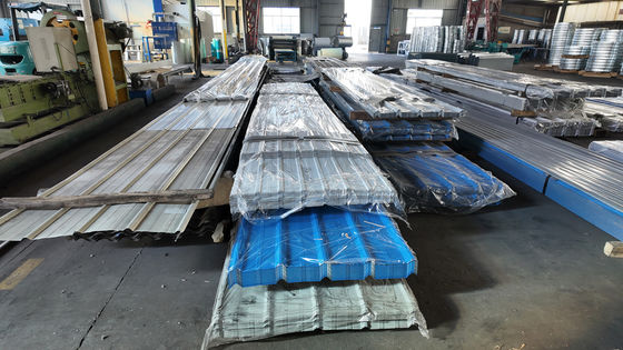 Panneaux métalliques pressés à haute flexibilité Facile à installer pour les produits sidérurgiques du pays