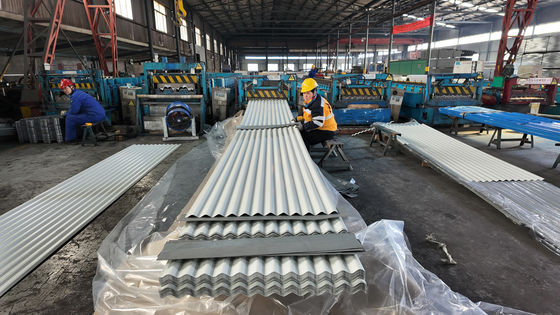 Panneaux métalliques pressés variables Solution idéale pour une construction légère et solide