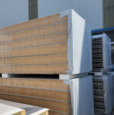 Panneau à sandwich en polyuréthane léger et polyvalent pour tout projet de construction
