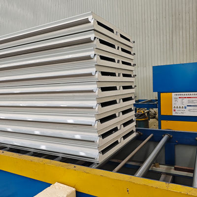 Panneau sandwich polyuréthane personnalisable et imperméable pour vos besoins de projet