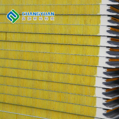 Panneaux muraux métalliques et panneaux sandwich : l'accord parfait pour les projets extérieurs