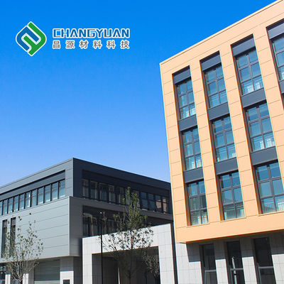 Panneau sandwich en laine de roche essentiel pour façade d'immeuble de bureaux pour une isolation supérieure