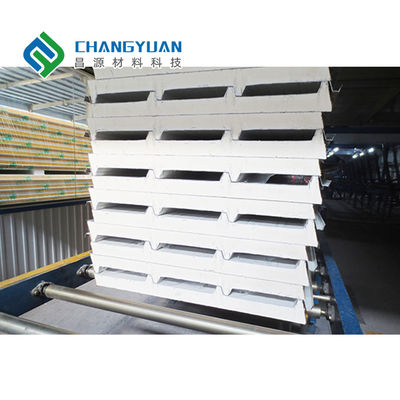 Les panneaux isolants PU / PIR sont une solution idéale pour l'isolation des toits