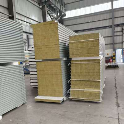 Panneau mural de salle blanche en laine de roche à absorption acoustique et insonorisée avec une belle apparence