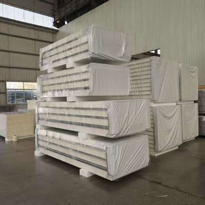 Panneau sandwich PU et PIR personnalisable pour chambres froides avec résistance à l'humidité, isolation phonique et étanchéité à l'air/à l'eau