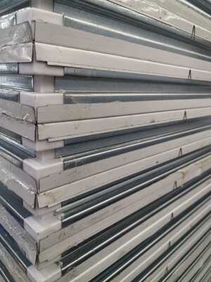 Panneau sandwich de salle blanche ignifuge et imperméable à l'eau avec épaisseur personnalisable pour les environnements à haute propreté