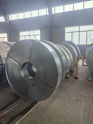 Purlin métallique galvanisé à chaud avec longueur personnalisée et type d'acier 195/235/355 pour support structurel