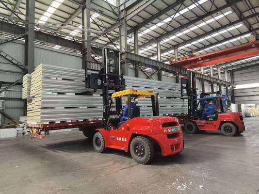 Panneaux de toiture PIR résistants à la corrosion avec isolation acoustique et thermique supérieure pour bâtiments industriels