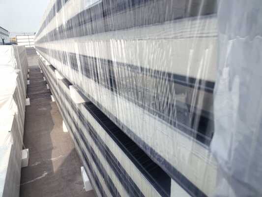 Panneaux de toiture PIR résistants à la corrosion avec isolation acoustique et thermique supérieure pour bâtiments industriels