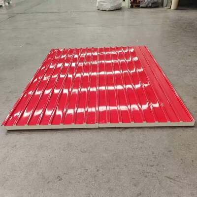 Panneaux de toiture ignifuges décoratifs en sandwich PU Panneaux de revêtement de toit extérieurs en métal Panneaux sandwich de grande muraille