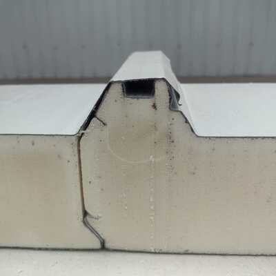 Panneaux de toiture PIR résistants à la corrosion avec une longue durée de vie et une conductivité thermique ≤ 0,02 W/m*K