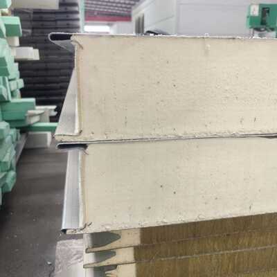 Panneaux de toiture PIR résistants à la corrosion avec une longue durée de vie et une conductivité thermique ≤ 0,02 W/m*K